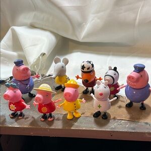 Peppa Pig Character Figurines Set of 10. (B)